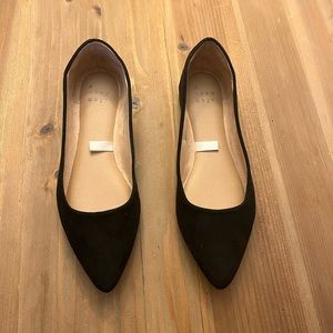 Black flat shoes